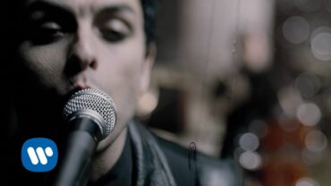 Green Day  Boulevard Of Broken Dreams [Official Music Video]