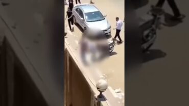 فيديو يوثق لحظة ذبح فتاة أمام جامعة المنصورة بمصر من طرف شاب عشريني 😱😱