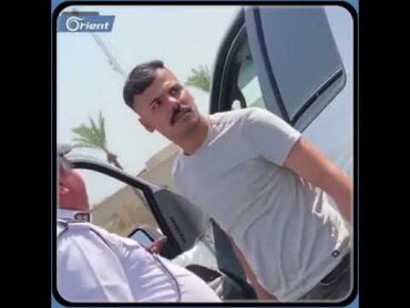 يحصل في العراق.. مدني يتهجم على شرطي مرور ويهدده بالضرب بحضور ضباط آخرين