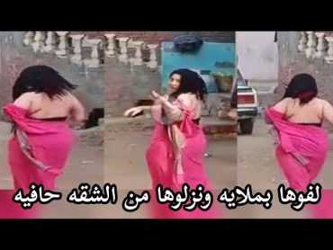 لفوها بملايه ونزلوها من الشقه حافيه بنت طلعت تنام مع شاب الناس مسكوها shorts