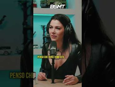 GUERRA TRA PORN HUB E GLI ULTRACATTOLICI. VALENTINA NAPPI passa dal BSMT!