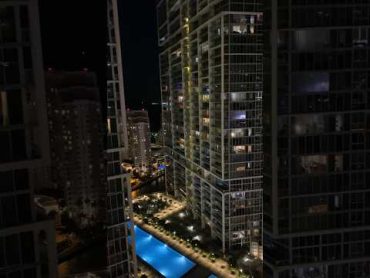 Brickell Miami: Stunning Views and Skyline l skyscraper miamibrickell