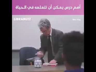 دكتور جامعي يشرح لي الطالبه كيفية استخدام حياتهم اليوميه في البدا بالأولويات