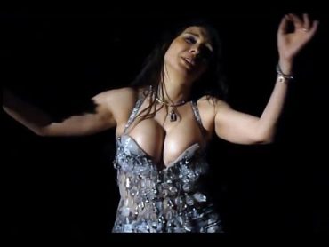 دينا .رقص شرقي مصري . Hot Belly Dance  Dina