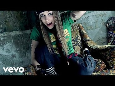 Avril Lavigne  Sk8er Boi (Official Video)