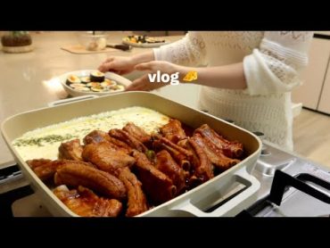 vlog  삼시세끼 집밥 🍚 얼큰한 곱창 전골, 대파 듬뿍 넣은 닭개장 🧀 등갈비 치즈 구이, 당근 김밥, 토마토 마리네이드, 초간단 겉절이, 벚꽃 구경하며 보낸 신혼 부부 일상