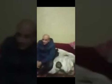 يكتشف أن زوجته تخونه مع ضابط شرطة، فيديو يحبس الأنفاس