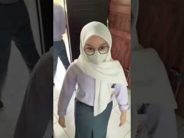 Kelakuan cewe SMA shorts girl hijab