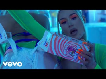 Iggy Azalea, Tyga  Sip It (Official Video)