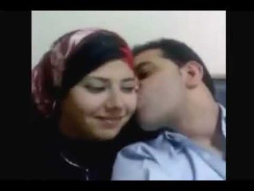 Arab Girl kissing her lawyer بوس محجبة نار