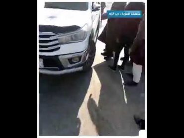 محتـجو منطقة العزبة شمالي دير الزور يطردون كوادر "قسد" من المنطقة بعد محاولتهم اعتـ.ـقال متظاهرين