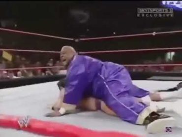 Viscera Pulls of Hilarious Sexual Wrestling Move on WWE RAW 😂