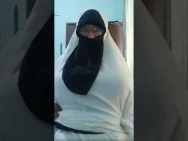 CEWEK BERHIJAB REMAS NENEN