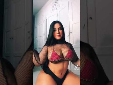 Thick Latina really bust out💦🍑😈 @victoriamatosao shorts bussitchallenge bussit viral