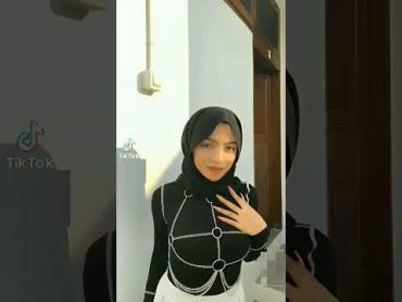 👑Queen👑 is here u slaves hijab malta chain feminism