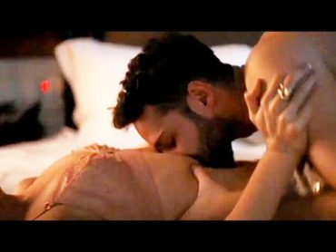 Deepika Padukone & Siddhant Chaturvedi Kissing Scene