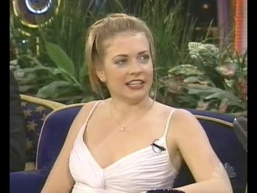 Melissa Joan Hart  Belly button ring  Dec. 1998