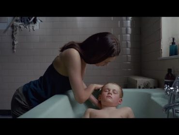 أم بتكون أصغر من إبنها في السن! وبتشوفه وهو راجل عجوز مع انها شابة The room