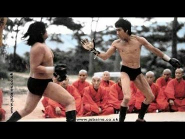 قتال " بروس لي " ضد " سامو هونغ " في فيلم ( enter the dragon  )