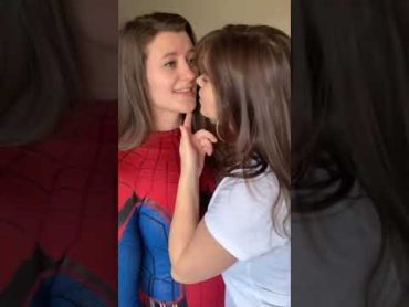 SpiderGirl KISS💋🥴 maryjane  kiss girl girlfriend women lgbt lesbian romantic spiderman