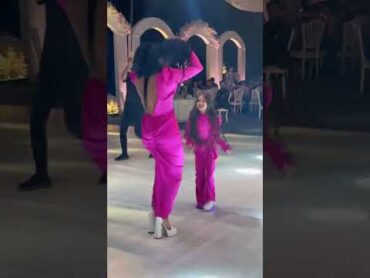 رقص ماريا وبنتها بحفل جيهان هاشم 💃🏻💃🏻💃🏻😂