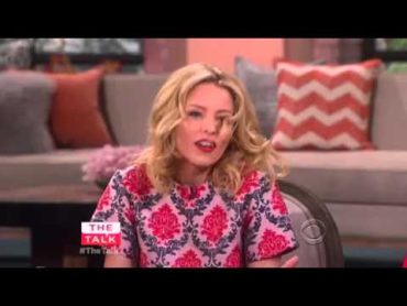 Elizabeth Banks Shows Off Her Feet on "TheTalk"