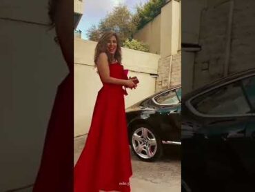 فستان احمر نجوى كرم فين محبين اطلالت هاذي فنانه 💋🥰❤️❤️❤️