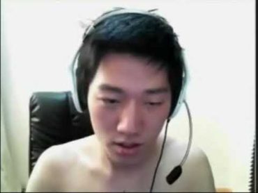 Angry Korean gamer (cropped)