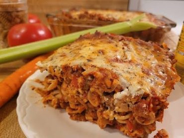 Baked Rotini with Ground Beef and Tomato Sauce 🍅🧀🥕🧅🧄 Easy Baked Pasta Casserole with Meat Sauce 👨‍🍳