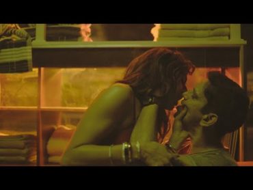 Sara Ali Khan Hot Scene  Murder Mubarak