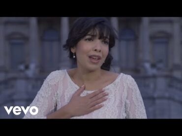 Indila  Tourner Dans Le Vide