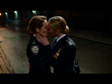 Female Cops Kissing On Duty  Lesbians Kissing Video