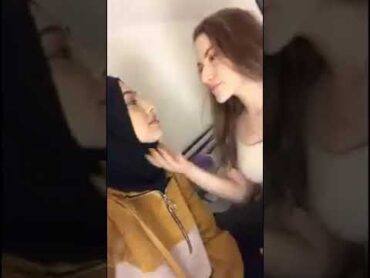 Periscope Canlı Lezbien Türbanlı Öpüşme  Lesbien Hijab girl kissing