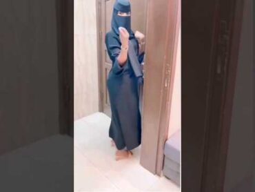 بنت السعودية  تخلع ملابسها داخلية