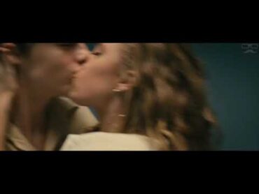 kiss whatsapp status bathroom kissing seen