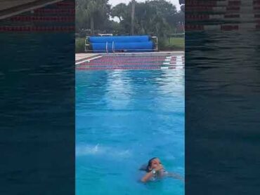 Isabel Daniela paez flip in the pool