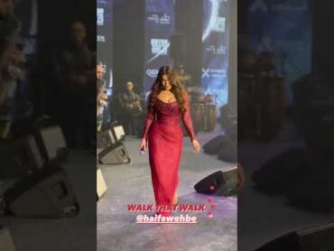 أنوثة نارية لهيفاء وهبي على المسرح والجمهور مصدوم