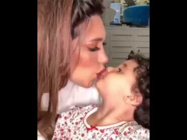 دكتوره خلود تبوس خلودي صغيره من تمها 😍😍