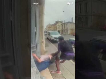 ترصدهما أمام باب المنزل.. اعتداء عنيف على امرأة وطفلة في فرنسا