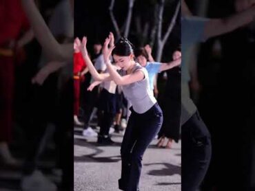 藏族美女舞者—丽丽女士🌹