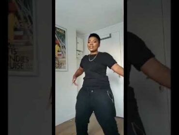 A rare video of an unapologetic African lesbian dancing 🤪