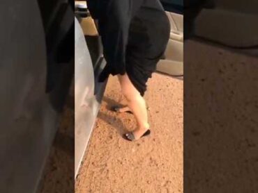 السعودية 🇸🇦مطلقه زغبها في السياره 🔥😍