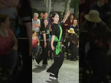 Yuzhu, more and more popular Tibetan dancer, beautiful Tibetan woman