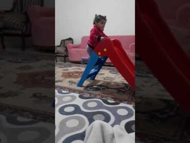 أماني ودلال يلعبن بالزحليطه