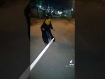 العجوز التي ترقص في الشارع 😳😱↗️