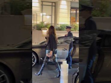 جذاب ترین خانم موناکو در حال بیرون آمدن از بنتلی خود در هتل پاریس موناکو لوکس روند سبک زندگی
