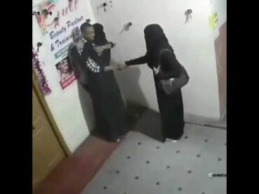 شاهد كيف يخون الرجل زوجته مع امرأة أخرى