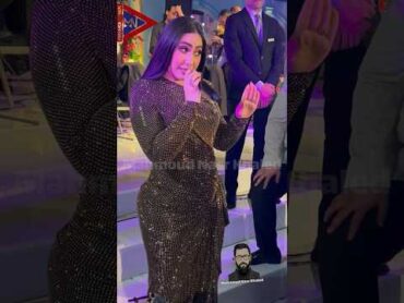 بوسي للعريس انت الرقاصة النهارده😃 وهزار وسط اجواء من البهجة والسعادة في فرح محمد فرج ولينا طهطاوي