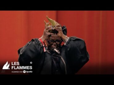 La mère de DJ Mehdi reçoit la Flamme Éternelle des mains de Kery James  LES FLAMMES 2025