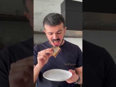 اكل شمع العسل الطبيعي honeycomb eating